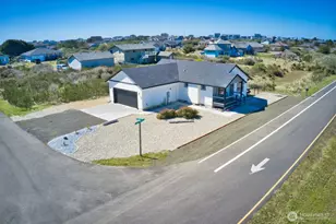 400 Malibu St SW, Ocean Shores, WA 98569 - Photo 3