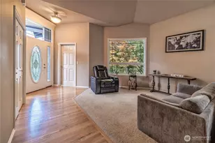 722 E Tacoma St, Kent, WA 98030 - Photo 5