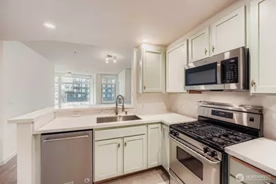 2607 Western Avenue #612, Seattle, WA 98121 - Photo 7