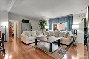 15271 Oak Dr, Renton, WA 98058 - Photo 3