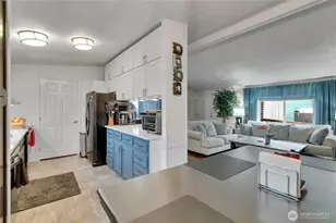 15271 Oak Dr, Renton, WA 98058 - Photo 7