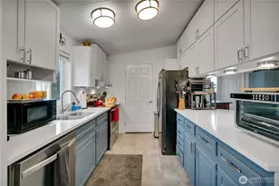 15271 Oak Dr, Renton, WA 98058 - Photo 9