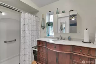 15271 Oak Dr, Renton, WA 98058 - Photo 17