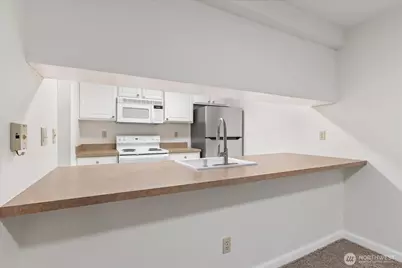 132 NE 95th Street #B309, Seattle, WA 98115 - Photo 9