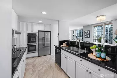 177 107th Avenue NE #1702, Bellevue, WA 98004 - Photo 11