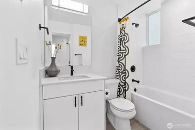 3642 A Interlake Avenue N, Seattle, WA 98103 - Photo 11