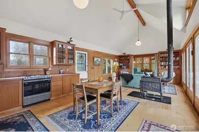 357 E Birnie Slough Road, Cathlamet, WA 98612 - Photo 9