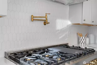 1014 4th Avenue N, Seattle, WA 98109 - Photo 15