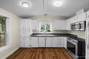 10302 Lakeview Ave SW, Lakewood, WA 98499 - Photo 5