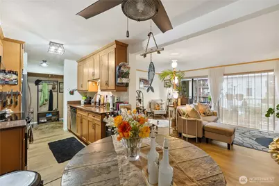 13229 Linden Avenue N #B306, Seattle, WA 98133 - Photo 9