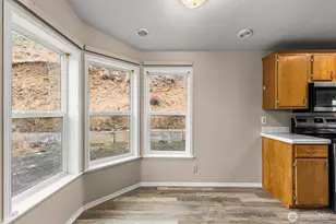 3570 Pinnacle Pl, Wenatchee, WA 98801 - Photo 9