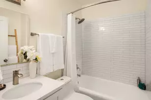 124 Warren Ave N, Seattle, WA 98109 - Photo 15