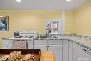 1320 N Oak Harbor St, Oak Harbor, WA 98277 - Photo 3