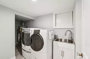 1407 1st Ave N, Seattle, WA 98109 - Photo 29