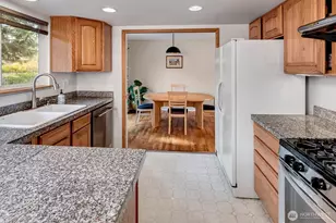 15035 NE 16th St, Bellevue, WA 98007 - Photo 9