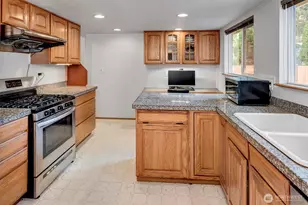 15035 NE 16th St, Bellevue, WA 98007 - Photo 11