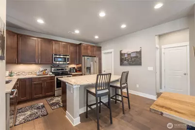 18436 Village Parkway E, Bonney Lake, WA 98391 - Photo 11