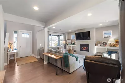 18436 Village Parkway E, Bonney Lake, WA 98391 - Photo 5