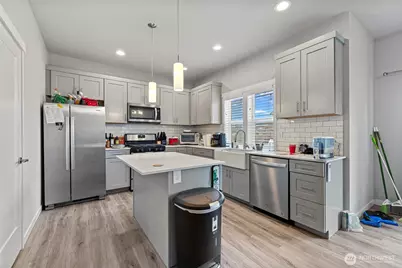 1400 E Whidbey Avenue, Oak Harbor, WA 98277 - Photo 7