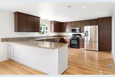960 Capital Street, Oak Harbor, WA 98277 - Photo 5