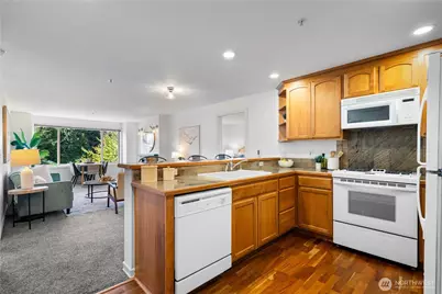3121 W Government Way #302, Seattle, WA 98199 - Photo 5