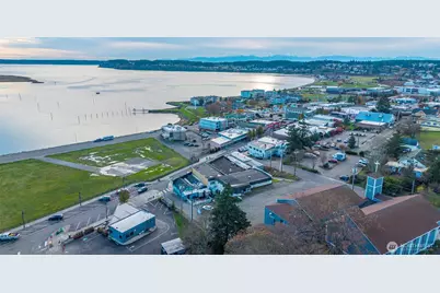 930 SE Pioneer Way, Oak Harbor, WA 98277 - Photo 3