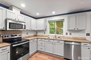 22634 Brookside Ct SE, Yelm, WA 98597 - Photo 3