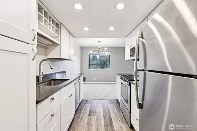 12300 33rd Avenue NE #402, Seattle, WA 98125 - Photo 11