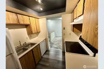 19851 25th Avenue NE #204, Shoreline, WA 98155 - Photo 11