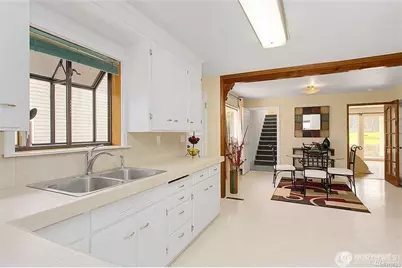 2515 27th Avenue W, Seattle, WA 98199 - Photo 11