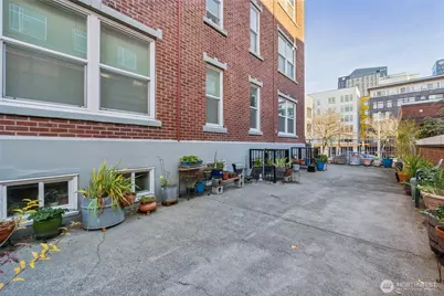 905 NE 43rd Street #108, Seattle, WA 98105 - Photo 21