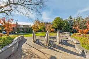 905 NE 43rd St, Seattle, WA 98105 - Photo 23