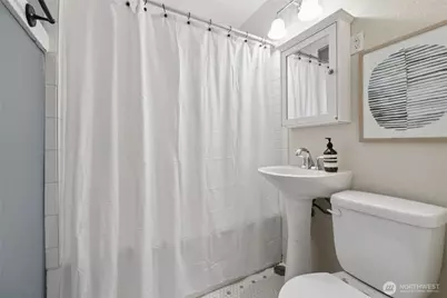 905 NE 43rd Street #108, Seattle, WA 98105 - Photo 17