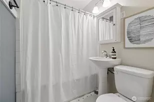 905 NE 43rd St, Seattle, WA 98105 - Photo 17