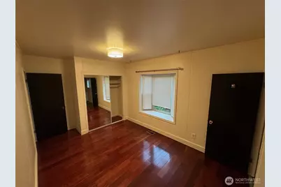 9803 Rainier Avenue S #upper, Seattle, WA 98118 - Photo 5