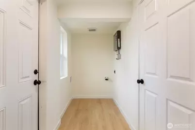 8416 Duncan Avenue S, Seattle, WA 98118 - Photo 17