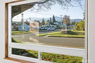 233 E 10th St, Port Angeles, WA 98362 - Photo 9