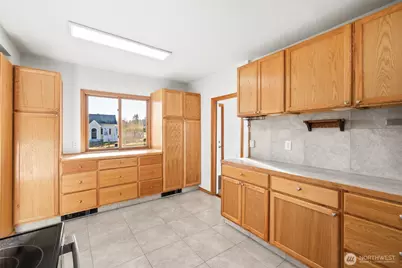 233 E 10th Street, Port Angeles, WA 98362 - Photo 23