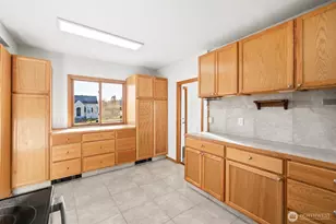 233 E 10th St, Port Angeles, WA 98362 - Photo 23