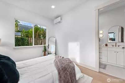 10811 24th Avenue NE, Seattle, WA 98125 - Photo 19