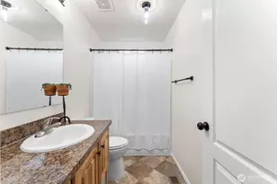 52 Veys Dr, Kelso, WA 98626 - Photo 33