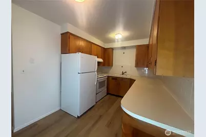 948 N Montgomery Avenue, Bremerton, WA 98312 - Photo 3