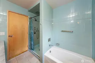 7503 Fairway Dr NE, Seattle, WA 98115 - Photo 19