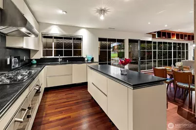 7503 Fairway Drive NE, Seattle, WA 98115 - Photo 11