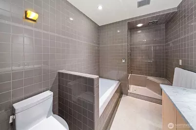 7503 Fairway Drive NE, Seattle, WA 98115 - Photo 21