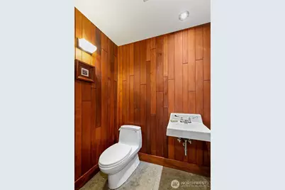 7503 Fairway Drive NE, Seattle, WA 98115 - Photo 15