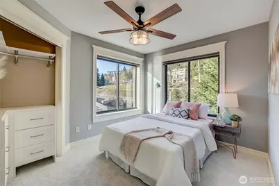 4013 E Lake Sammamish Shore Lane, Sammamish, WA 98075 - Photo 17