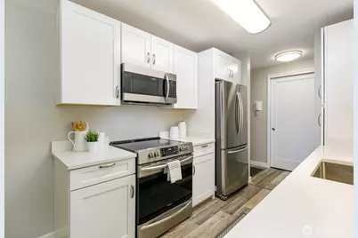 13229 Linden Avenue N #509-B, Seattle, WA 98133 - Photo 7