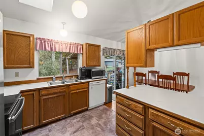 1072 NE Lombard Court, Bremerton, WA 98311 - Photo 9