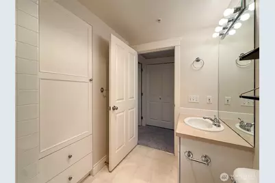 2334 Thorndyke Ave W #202, Seattle, WA 98199 - Photo 31